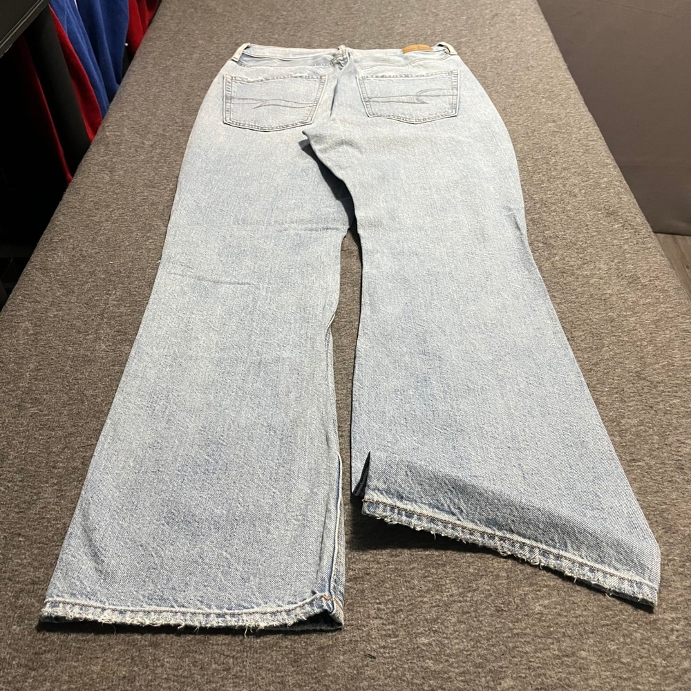 American Eagle Distressed Flare Jeans Light Wash Ripped Knee Size 6 Reg 32x32
